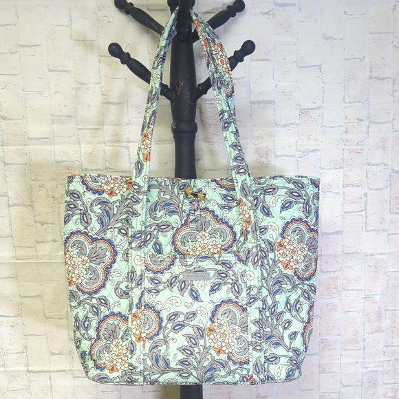 Vera Bradley Handbags - Vera Bradley Green Floral Tote